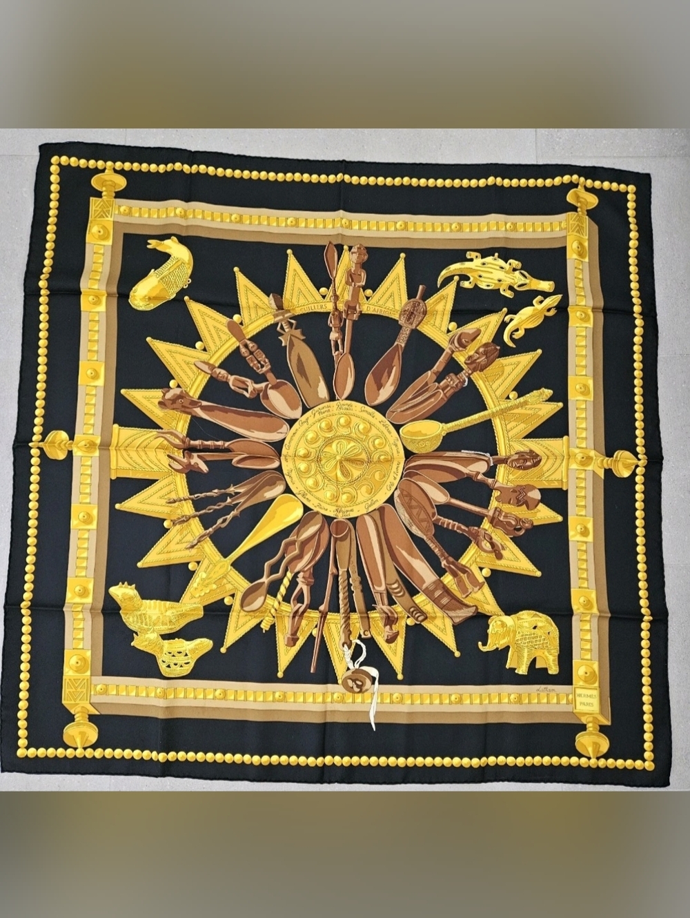 🇨🇵 HERMES Black & Gold Silk Scarf "cuiller d'Afrique" 90X90cm authentic